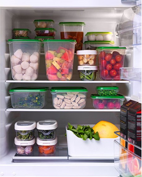 Thực phẩm cho vào tủ lạnh cần để vào hộp có nắp đậy.