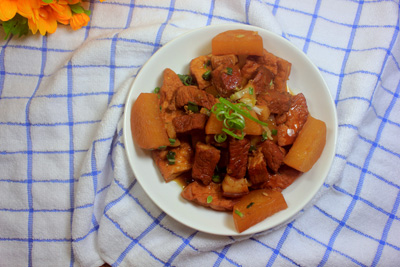 Cách làm thịt kho củ cải và đậu hủ giản dị ngon cơm