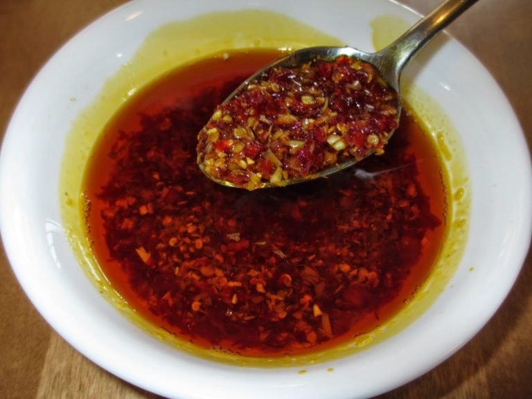 Cách làm sa tế ớt bánh tráng trộn nhanh không tưởng